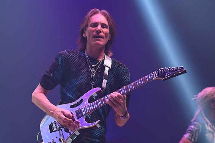 O guitarrista Steve Vai