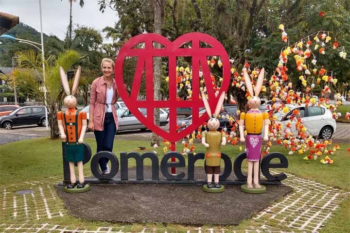 O evento baseado em tradições alemãs tornou-se célebre por atrações que foram registradas no Guinness Book, o Livro dos Recordes: o ovo gigante e a árvore decorada com 115 mil casquinhas e que tem 25 metros de altura. 
