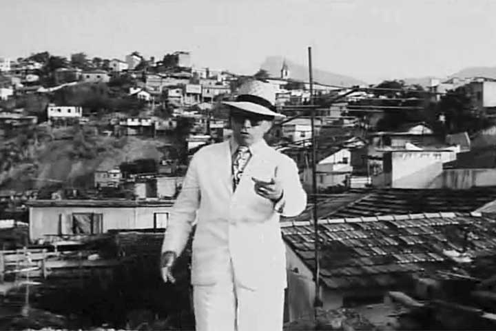 Nascido no bairro da Tijuca e criado no morro do Salgueiro, no Rio de Janeiro, Moreira da Silva era filho de um trombonista da Polícia Militar. A sua juventude foi muito pobre, o que o levou a trabalhar desde cedo em diversos ofícios, desde fábrica de cigarros até vendedor de doce, antes de ser motorista de táxi e ambulância. 
