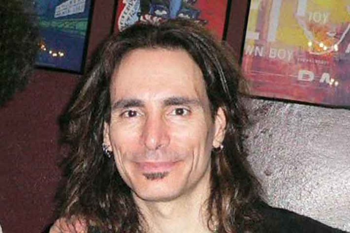 O guitarrista Steve Vai