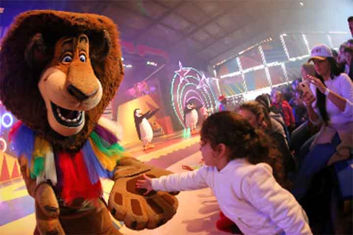 <p>Na nova área, brinquedos interativos, shows musicais e encontros com personagens criarão um ambiente envolvente. Com isso, as crianças terão a oportunidade de viver momentos inesquecíveis em um espaço pensado especialmente para elas.</p>
<p>&nbsp;</p>
