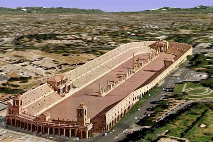 Inicialmente, o obelisco foi colocado no Circo de Calígula, depois chamado de Circo de Nero. Esse espaço era palco de espetáculos sangrentos com gladiadores e feras, mas também de perseguições religiosas. Foi ali que inúmeros cristãos foram martirizados, incluindo São Pedro, que segundo a tradição foi crucificado de cabeça para baixo, tornando o local um marco da fé cristã.