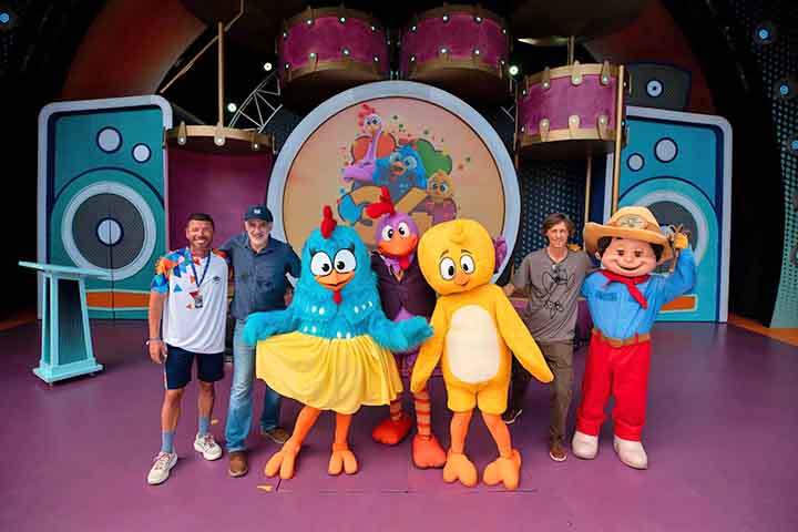 <p>A primeira grande novidade será inaugurada em 2026: uma área temática exclusiva dedicada à Galinha Pintadinha. Dessa forma, o parque celebra seus 35 anos com uma atração voltada ao público infantil e reforça o compromisso com o entretenimento familiar, ampliando sua oferta para diferentes faixas etárias.</p>
<p>&nbsp;</p>
