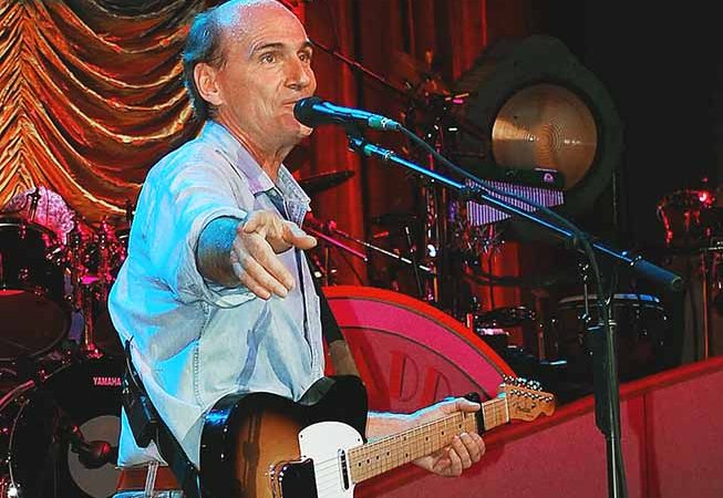 James Taylor chega aos 78 anos com carreira marcada por grandes sucessos