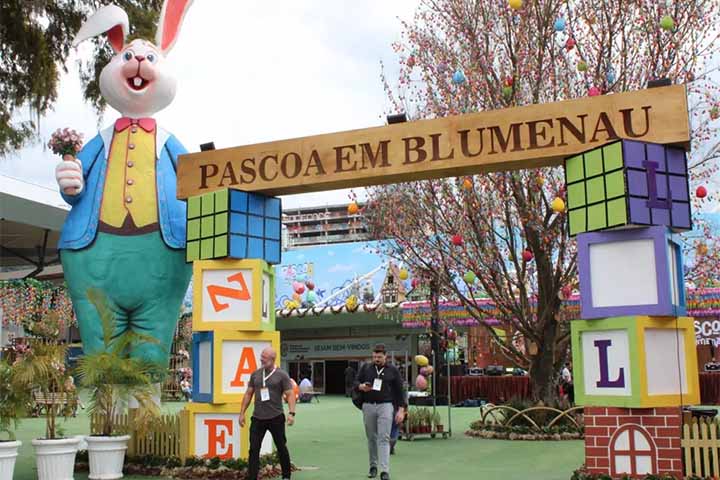 Blumenau (SC) - A cidade catarinense, conhecida pela maior Oktoberfest do Brasil, tem também em seu calendário eventos de Páscoa no Parque Vila Germânia. A programação oferece atividades culturais, oficinas temáticas e desfiles. 
