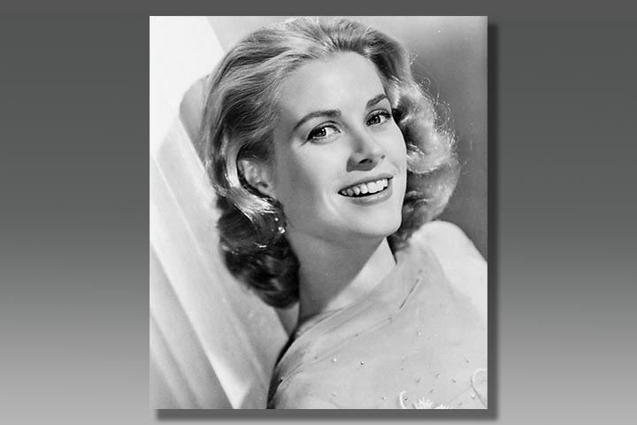 Quando se fala em beleza no cinema, uma das referências é Grace Kelly.  Nascida na Filadélfia, no estado americano da Pensilvânia, em 12 de novembro de 1929, ela construiu uma carreira meteórica no cinema durante a primeira metade dos anos 1950. </span> -  (crédito:  Domínio Público/Wikimédia Commons)