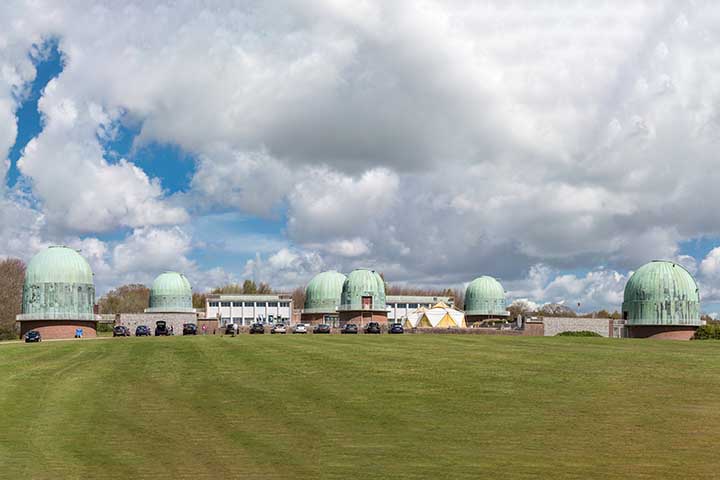 A medida unificou os sistemas de medição mundial e, desde então, o Meridiano de Greenwich tornou-se referência para o cálculos das longitudes e a criação dos fusos horários.  

