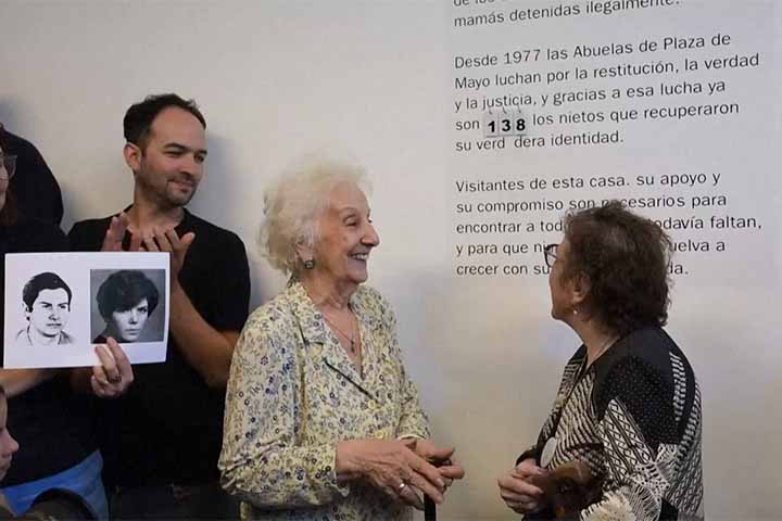 O trabalho das Avós da Praça de Maio já conseguiu recuperar a identidade de mais de 140 pessoas. Assim, essas vítimas puderam ter contato com suas famílias biológicas e conhecer sua história.
