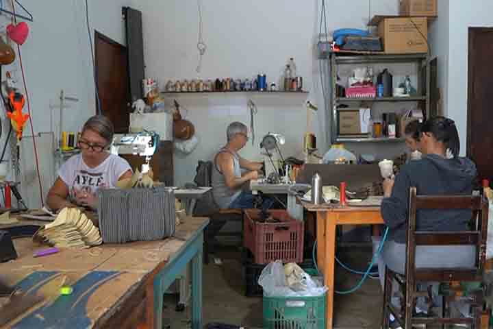 Durante o século 20, em meio ao desenvolvimento econômico, a indústria dos calçados femininos passou a ocupar um espaço central na cidade. O setor teve em Jaú um dos seus polos principais no Brasil. 
