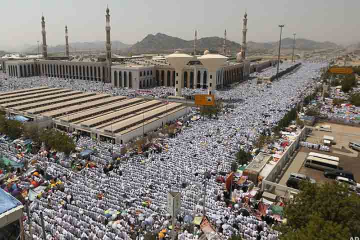 <p>Meca não é apenas um destino de viagem, mas um dos lugares mais influentes da história religiosa e cultural da humanidade, atraindo continuamente fiéis que desejam se conectar com as origens do islamismo.</p>
