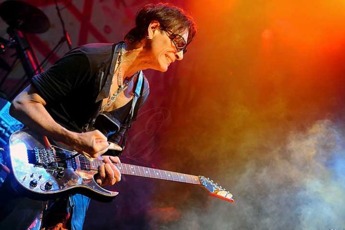 O guitarrista Steve Vai