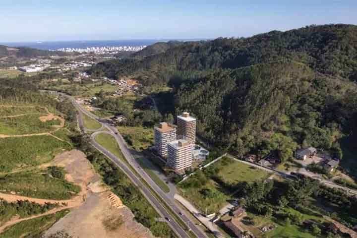 <p>A integração entre entretenimento e hospedagem deve impulsionar o turismo em Santa Catarina. Com isso, a região se consolida como polo de referência em lazer e economia, atraindo visitantes. Cria-se, portanto, um ciclo positivo de consumo, aumentando significativamente as receitas.</p>
