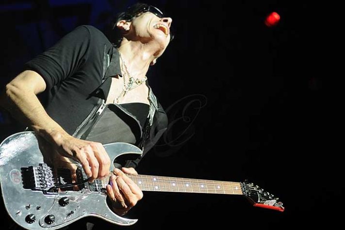 O guitarrista Steve Vai