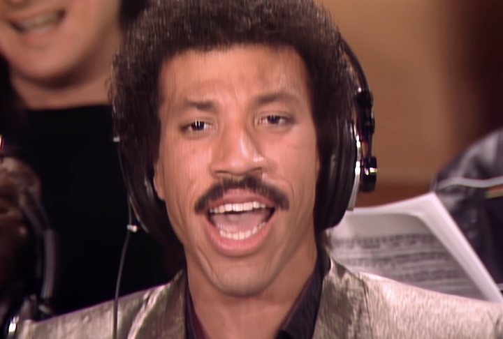 <p>Após anos de enorme sucesso, Richie passou por um período mais discreto no início dos anos 1990, em parte por problemas pessoais e de saúde, incluindo uma cirurgia nas cordas vocais.</p>
