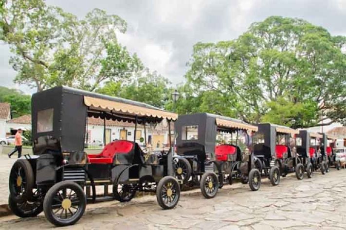 Poços de Caldas encerra serviço de charretes a cavalo