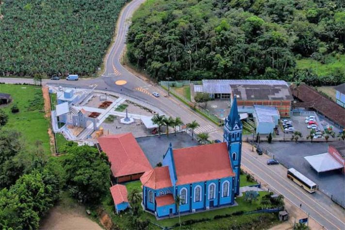 IGREJA SANTO ESTEVÃO e PRAÇA HÚNGARA - Jaraguá do Sul, município brasileiro do estado de Santa Catarina - Reprodução do instagram @jaraguadosulvistadecima