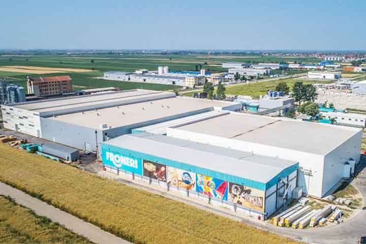 <p>A Forneci nasceu em 2016 como uma das maiores empresas de sorvetes do mundo, fruto da união entre Nestlé e R e R, sediada no Reino Unido. A parceria exemplifica como joint ventures – colaborações empresariais em que duas ou mais companhias unem forças por um projeto específico. Neste caso, consolidar operações de sorvetes em escala global,</p>
<p>&nbsp;</p>
