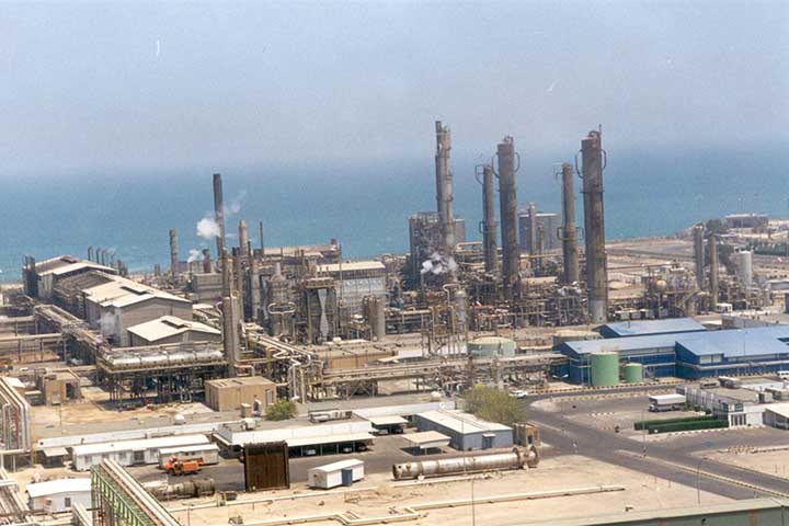 <p>Apesar de pequeno em território, o Kuwait possui reservas abundantes e produção eficiente. Sua participação na Opep reforça o peso dos países do Golfo na oferta mundial.</p>
