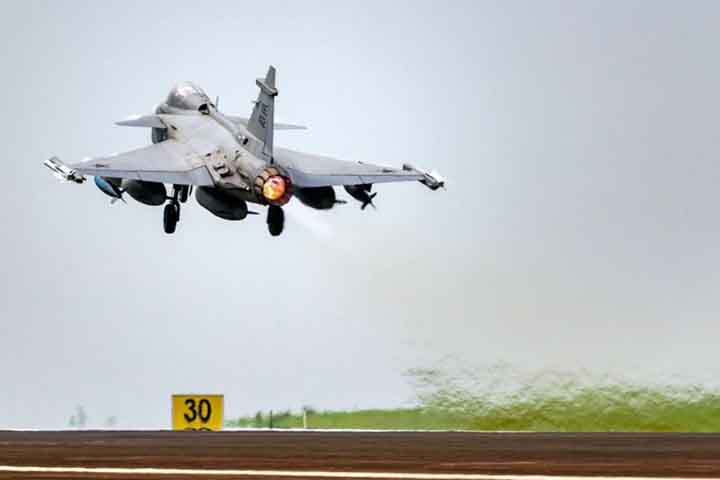 O caça tem autonomia de até duas horas e meia no ar e é dotado de sistema que permite o reabastecimento em pleno ar, capacidade que torna seu alcance operacional de resposta e defesa aérea do Brasil ainda maior, de acordo com o Ministério da Ciência, Tecnologia e Inovação. O modelo pode enfrentar missões ar-ar, ar-mar e ar-solo diante de quaisquer condições meteorológicas. 


