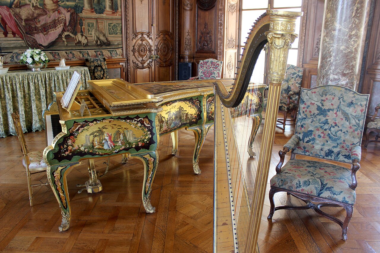 A harpa é mais do que um instrumento: é um elo entre passado e presente, tradição e inovação. Sua sonoridade única continua encantando plateias e inspirando músicos, reafirmando seu papel como símbolo eterno da música clássica e da cultura universal.