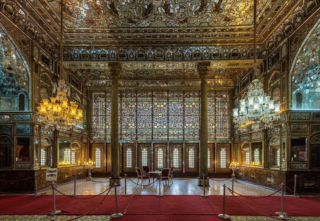 <p>Com a guerra que inclui bombardeios dos Estados Unidos e Israel, existe grande preocupação com a preservação desses patrimônios. O Palácio Golestan, em Teerã, por exemplo, é um dos principais marcos culturais do Irã. E sofreu danos. Veja locais que são patrimônios da Humanidade no Irã. </p>
