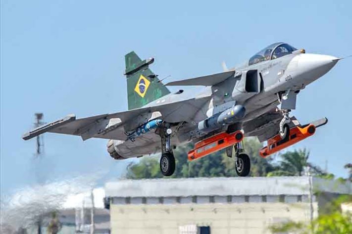 Gripen F-39E, o primeiro caça supersônico produzido no Brasil