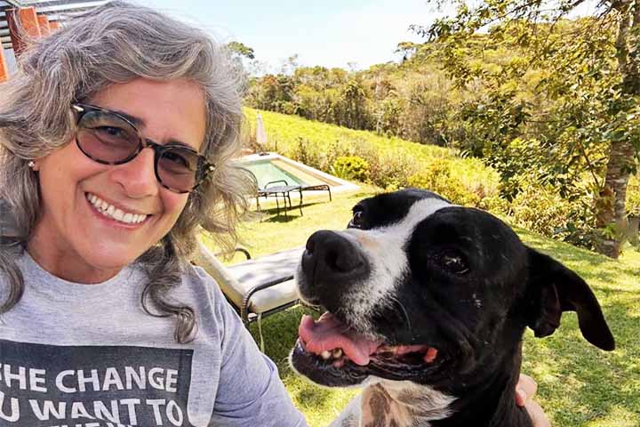 Veríssimo, porém, pontuou que sua crítica referiu-se à dramaturgia, não à atuação da atriz que a interpreta na peça: “A atriz Bruna Pazinato faz a minha personagem de maneira bem estruturada, mas infelizmente com uma dramaturgia sem retratar o que de fato se deu naquele casamento. Isso não é, de forma nenhuma, responsabilidade da atriz”. 
