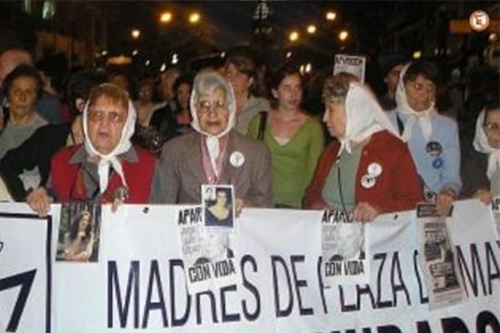 A atuação das Avós da Praça de Maio tornou-se uma referência internacional na defesa dos direitos humanos e na luta contra crimes de Estado. A organização foi fundamental no julgamento de lideranças envolvidas nos crimes da ditadura militar argentina, considerada a mais violenta da América do Sul.

