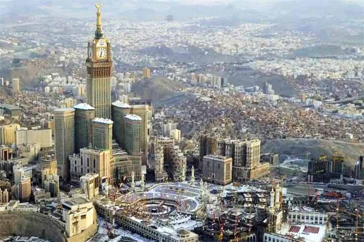 O Abraj Al-Bait é um complexo de US$ 15 bilhões inaugurado em 2012. Ele foi projetado para modernizar a infraestrutura de acolhimento aos milhões de peregrinos que visitam a Grande Mesquita de Meca, na Arábia Saudita. -  (crédito: Reprodução do Facebook World Cityscapes e Skyscrapers)