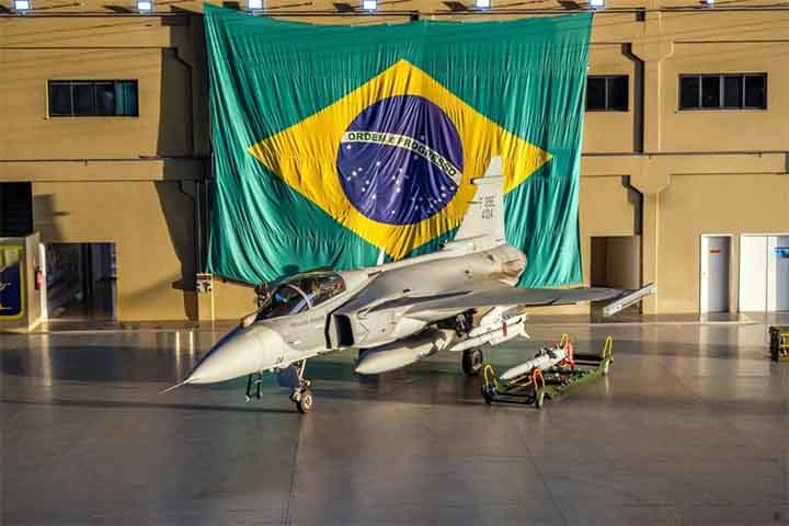 O custo total da aquisição é de US$ 4 bilhões, quantia paga pelo governo federal por meio do Ministério da Defesa, e as entregas tiveram início ainda em 2020. 

