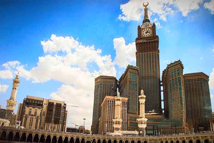 <p>Esse espaço é formado por sete torres interligadas que reúnem hotéis, residências e centros comerciais, totalizando cerca de 1,5 milhão de metros quadrados de área construída.</p>
