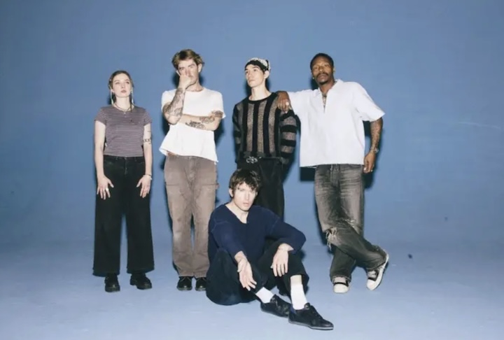 O grupo surgiu com os músicos por Brendan Yates (vocais), Brady Ebert (guitarra), Sean “Coo” Cullen (guitarra), Franz Lyons (baixo) e Daniel Fang (bateria). O primeiro EP, “<i id=