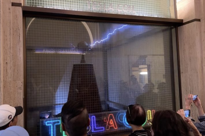 Griffith Observatory, Los Angeles - Reprodução/YouTube