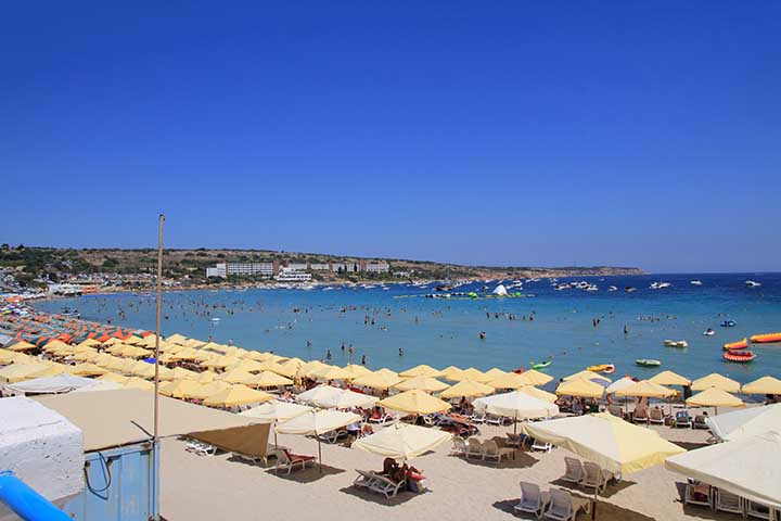 <p>Malta é muito mais do que um destino turístico: é um verdadeiro encontro entre história milenar, cultura vibrante e paisagens naturais de tirar o fôlego. Das ruas estreitas de Valletta às águas turquesa da Blue Lagoon, cada detalhe revela a força e a beleza de um país que soube transformar sua diversidade em identidade.</p>
