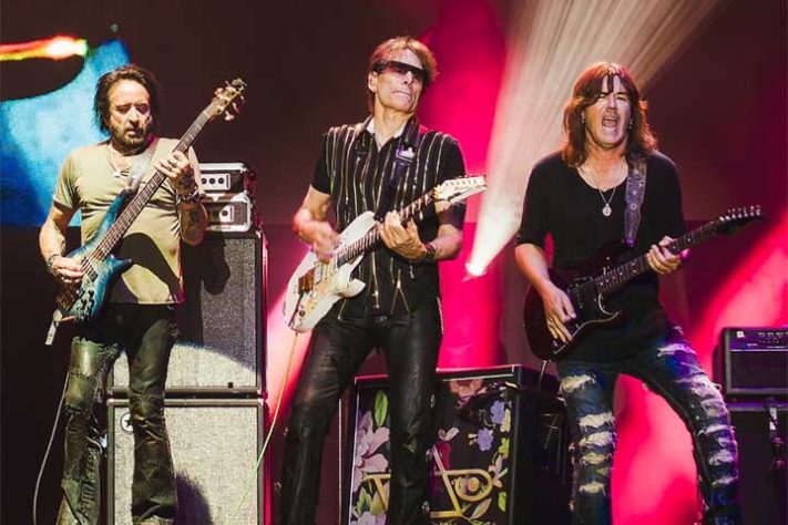 O guitarrista Steve Vai