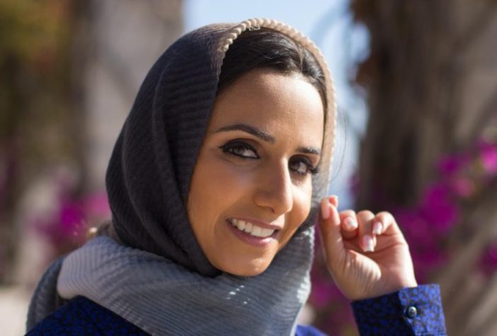 Mulher árabe – Freepik/pch.vector