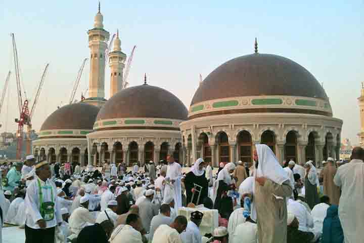 <p>Economicamente, a cidade depende quase inteiramente do turismo religioso e dos serviços de hospitalidade, sendo um motor vital para o desenvolvimento regional da Arábia Saudita.</p>
