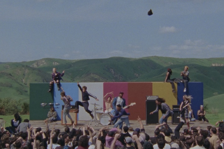 <p>Mesmo após a saída do guitarrista fundador Brady Ebert em 2021, a banda seguiu firme, reafirmando que sua essência reside na experimentação constante e na quebra de rótulos.</p>
