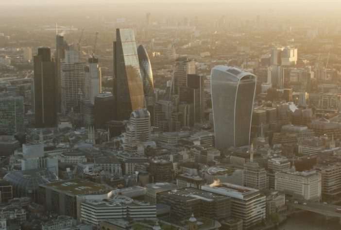 Edifício 20 Fenchurch Street, em Londres, danificou carros na rua – Francais a Londres/Unsplash