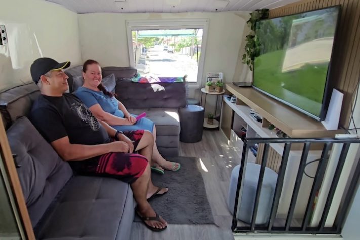Casal vive em mansão sobre rodas e leva vida na estrada – Reprodução/Sítio da Erika