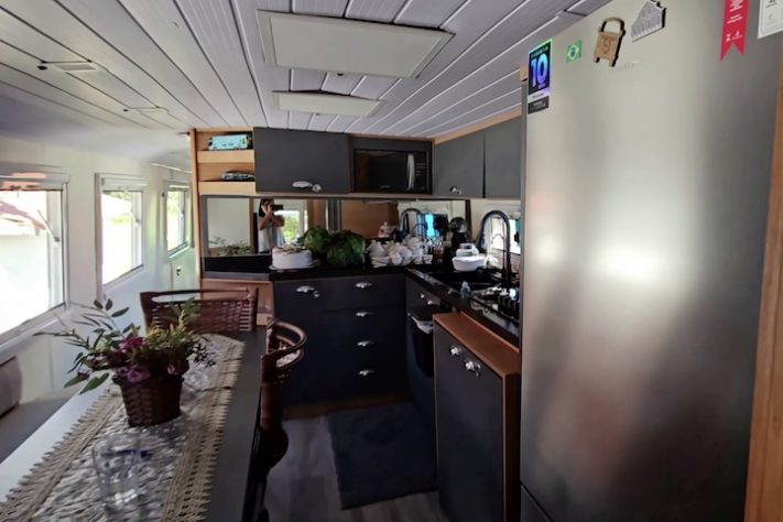 Casal vive em mansão sobre rodas e leva vida na estrada – Reprodução/Sítio da Erika