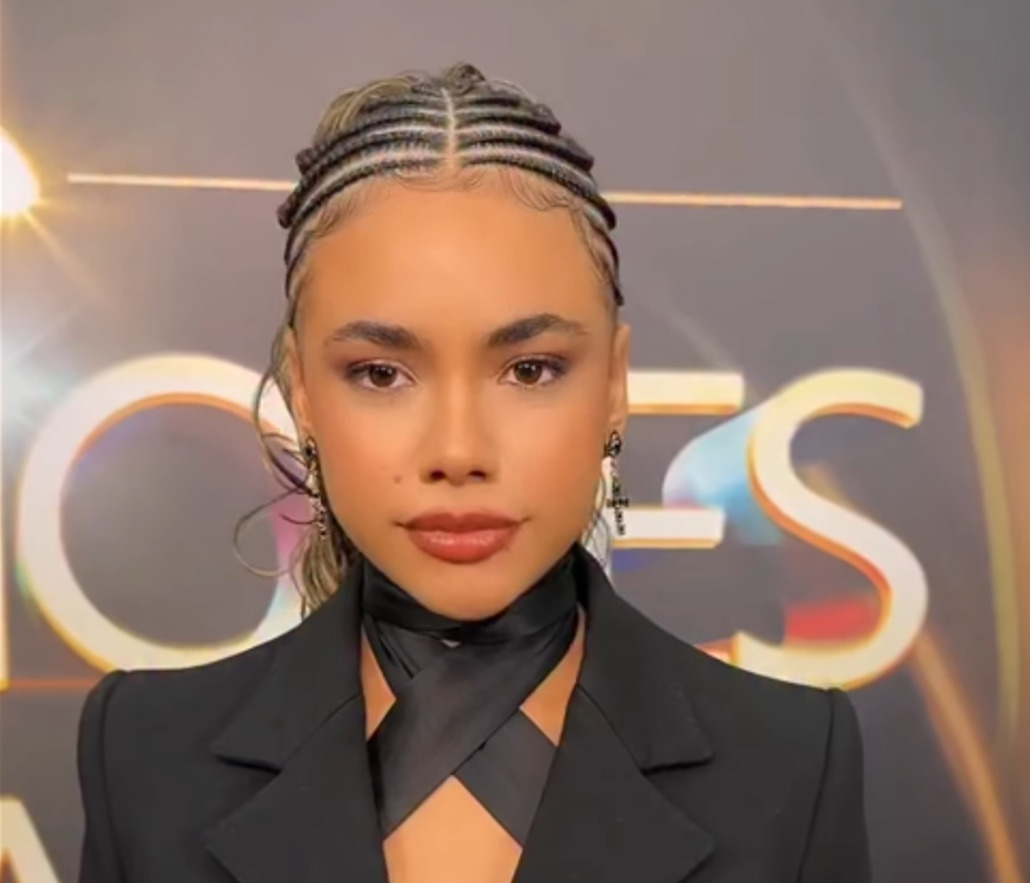 Segundo a jornalista Carla Bittencourt, do Portal Leo Dias, Alana Cabral é a nova aposta da emissora e deve renovar contrato com a TV Globo em regime de exclusividade, além de já ter um novo projeto definido. A atriz deve integrar o elenco principal de “Lá na Minha Terra”, novela das seis que substituirá “Nobreza do Amor”.
