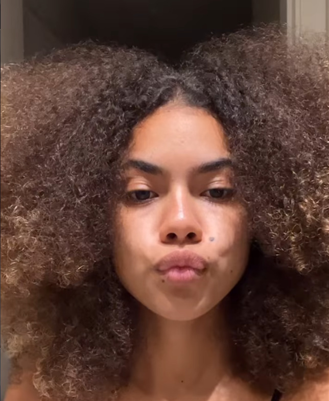 No cinema, iniciou a trajetória em 2022 com “Meninas Não Choram”, filme dirigido por Vivianne Jundi, e participou de produções como “O Porteiro”, de Paulo Fontenelle, “Medley”, de Ana Luiza Azevedo, além de “Dois Ladrões e Um Bebê”, “Quatro Meninas” e “Salve Rosa”, entre outras.
