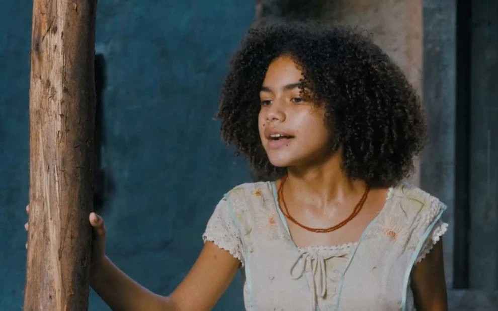 Em 2021, aos 14 anos, Alana Cabral interpretou a versão jovem da vilã Zayla por 37 capítulos na primeira fase da novela das 18h da TV Globo, “Nos Tempos do Imperador”. Sua personagem se destacou pelas armações contra o casal protagonista. Depois, o papel passou a ser interpretado pela atriz Heslaine Vieira.
