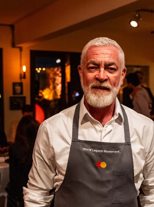 <p>Ao longo da carreira, acumulou diversos reconhecimentos. Integrou a lista das 100 pessoas mais influentes da revista Times e foi premiado no “The Best Chef Awards”. Também ocupou por anos uma cadeira no conselho do Basque Culinary Center, instituição de ensino e pesquisa em gastronomia localizada em San Sebastián, no País Basco, Espanha, reconhecida como uma das mais inovadoras da Europa.</p>
