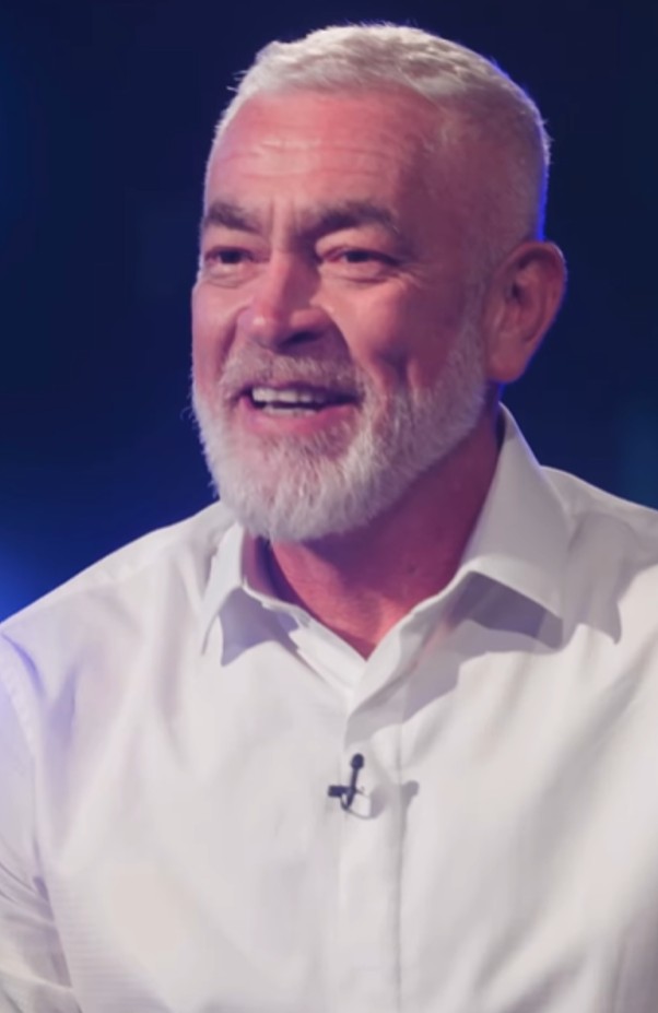 <p>Como pesquisador da culinária brasileira e defensor da difusão do conhecimento, publicou os livros “Mandioca”, “Escoffianas Brasileiras”, “D.O.M. – Redescobrindo Ingredientes Brasileiros”, “Alex Atala – Por uma Gastronomia Brasileira” e “Com Unhas, Dentes e Cuca – Prática Culinária e Papo Cabeça ao Alcance de Todos”.</p>
