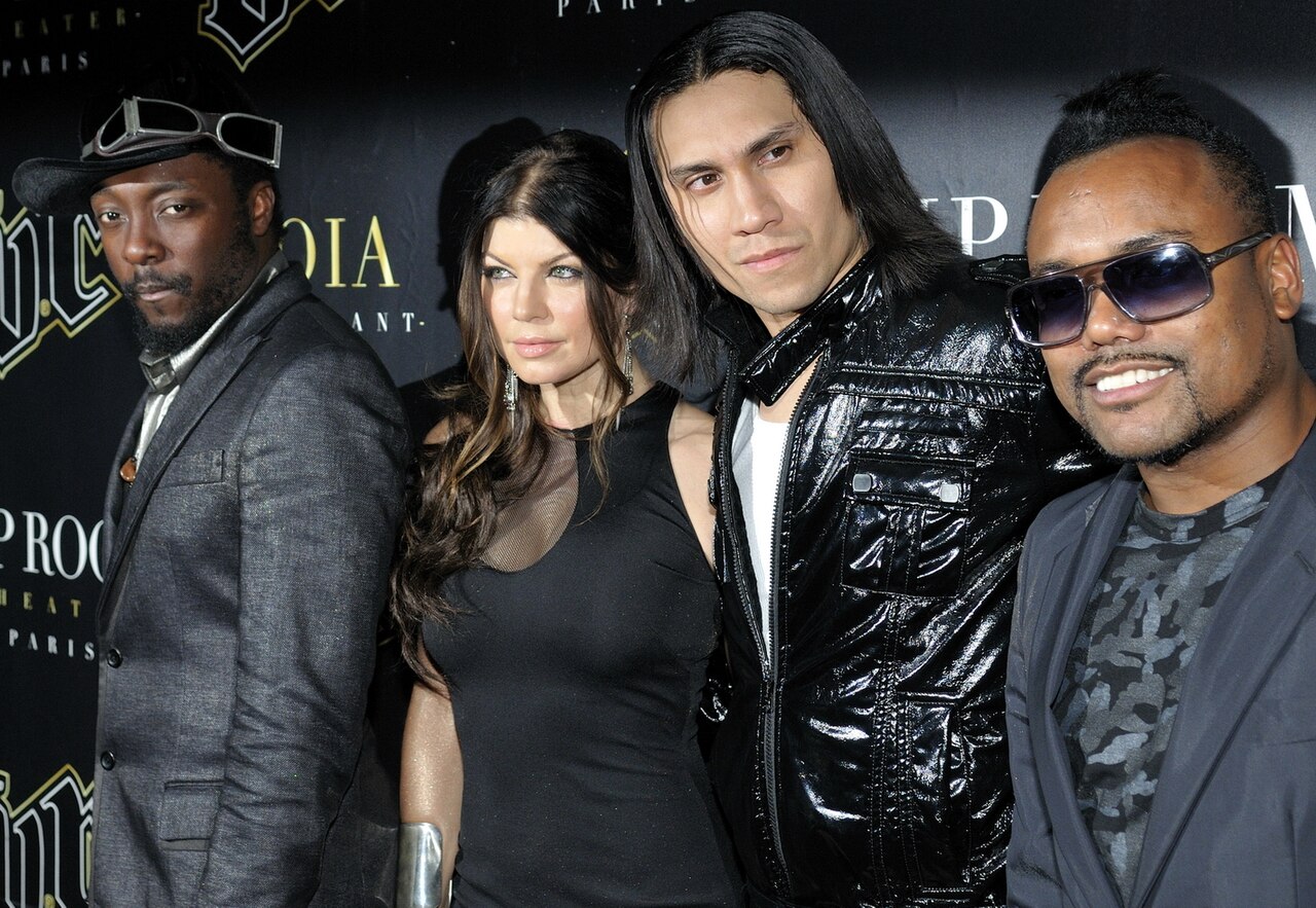 Foi nessa época, enquanto se recuperava, que Fergie se juntou ao Black Eyed Peas, em 2003. O primeiro álbum dela com o grupo foi “Elephunk”, lançado no mesmo ano, que se tornou um grande sucesso e trouxe os singles “Where Is The Love?”, “Hey Mama” e “Let’s Get It Started”, que ganhou o Grammy de Melhor Performance de Rap por Dupla ou Grupo.
