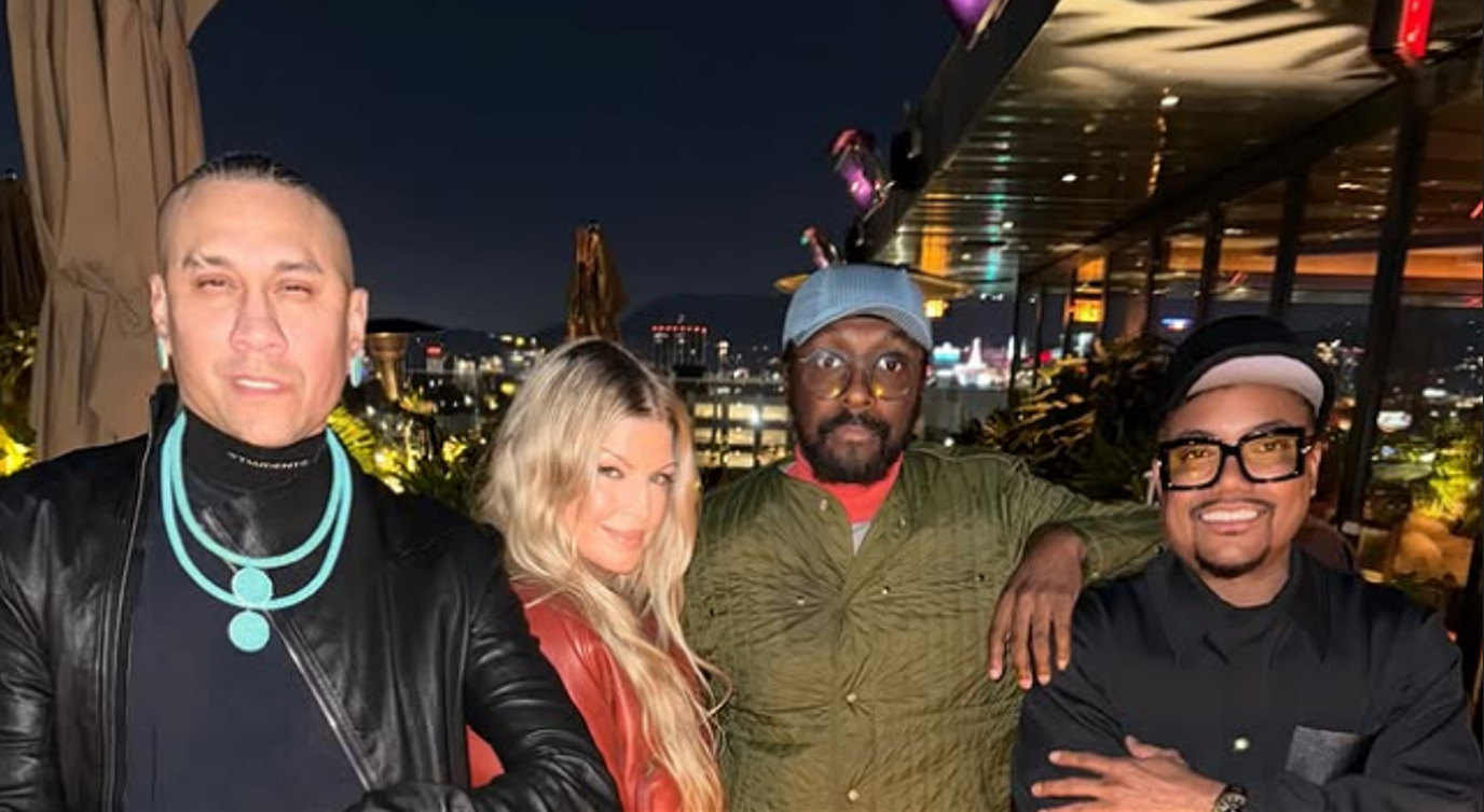 A partir daí, o grupo estourou nas paradas e fez sucesso pelo mundo todo. Eles lançaram outros álbuns, como “Monkey Business” e “The E.N.D.”, este último com hits como “I Gotta Feeling” e “Boom Boom Pow”. Além disso, ganharam outros Grammys e até se apresentaram na cerimônia.
