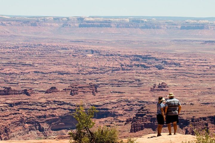 <p>Profissionais que trabalham dentro e ao redor dessas áreas naturais demonstram ceticismo quanto à eficácia da medida, como afirmou um dos fundadores da EXP Journeys, que oferece experiências em alguns parques famosos.</p>
