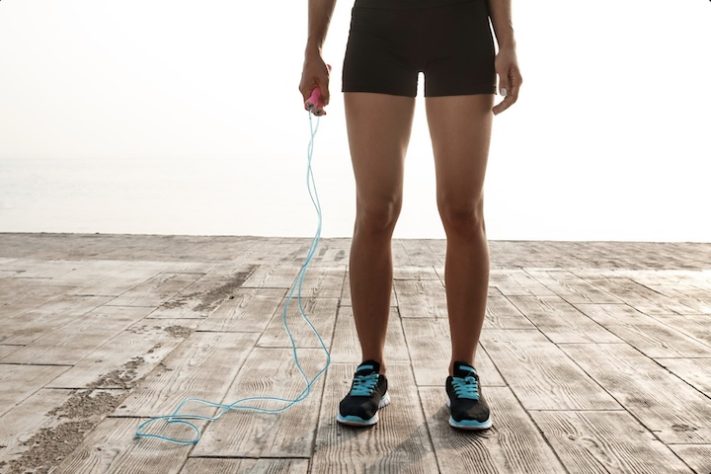 Pular corda - Freepik/cookie_studio